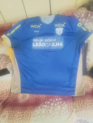 Vende-se uma linda camisa do Avaí