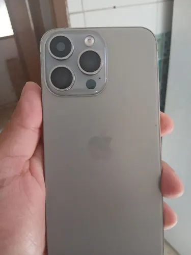 Estou vendendo esse celular, ele não é original. Estou vendendo para retirada de peças.