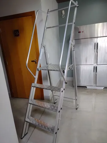 Escada plataforma dobrável 3 degraus - 250kg