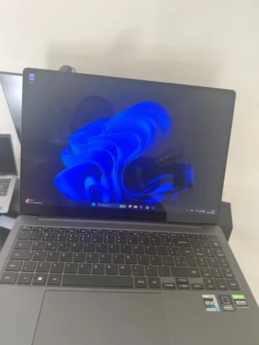 Samsung Galaxy Book 3 Ultra - i7 13ª Ger, RTX 4050, Tela AMOLED 3K