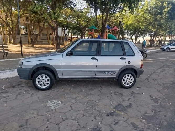 Fiat Uno Mille Celeb. WAY Econ. 1.0 F.flex 4P 2010