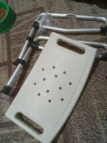 Assento de banho com regulagem de altura