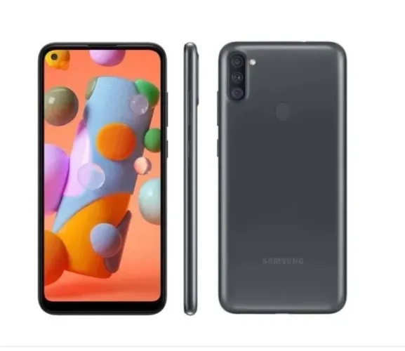Samsung a11 em bom estado,porém a câmera de trás está um pouco embasada