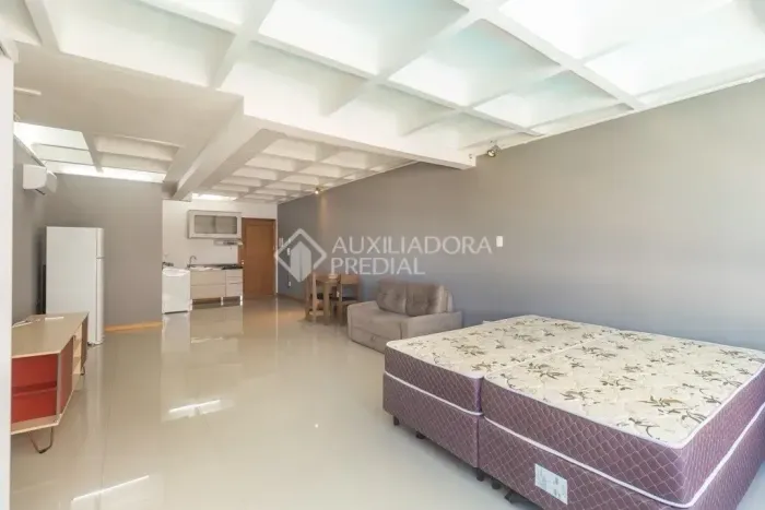 Apartamento Semi - Mobiliado no Menino Deus