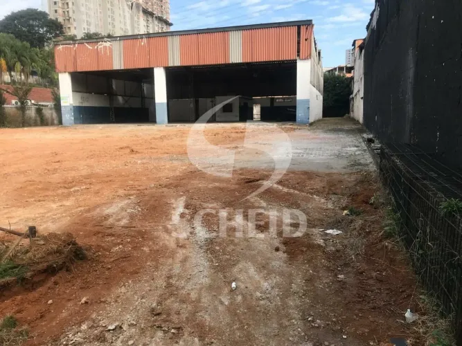 ÓTIMO TERRENO DE 2.200M² COM 460M² DE ÁREA CONSTRUIDA, PROXIMO DAS MARGINAIS, AO LADO DO T