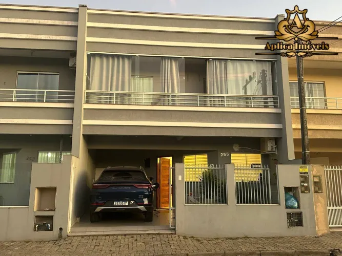 Sobrado com 3 quartos na Meia Praia - Navegantes