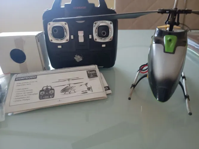 Helicóptero de controle remoto da Condor