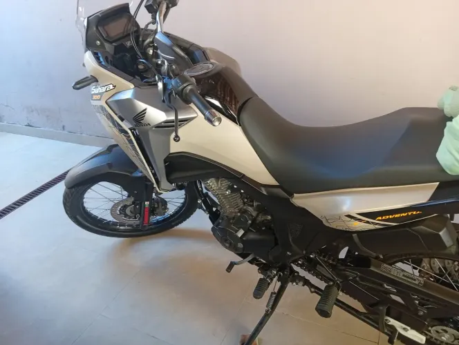 Vendo sahara muito nova terceiro dono manual nota fiscal chave reserva
