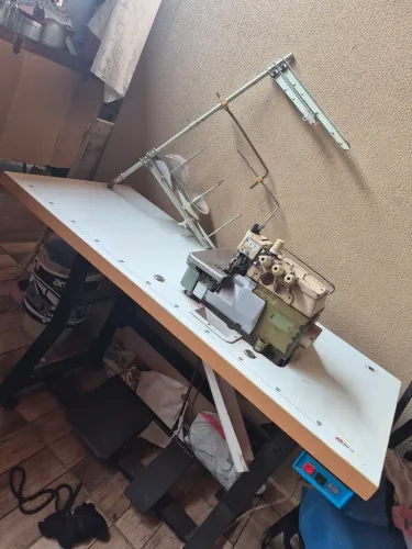 Overloque industrial de 3 fios (série 737)