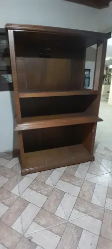 Estante de madeira