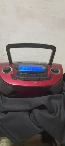 Rádio/caixa de som (COM DEFEITO) com entrada para cartão USB multibanda AM/FM