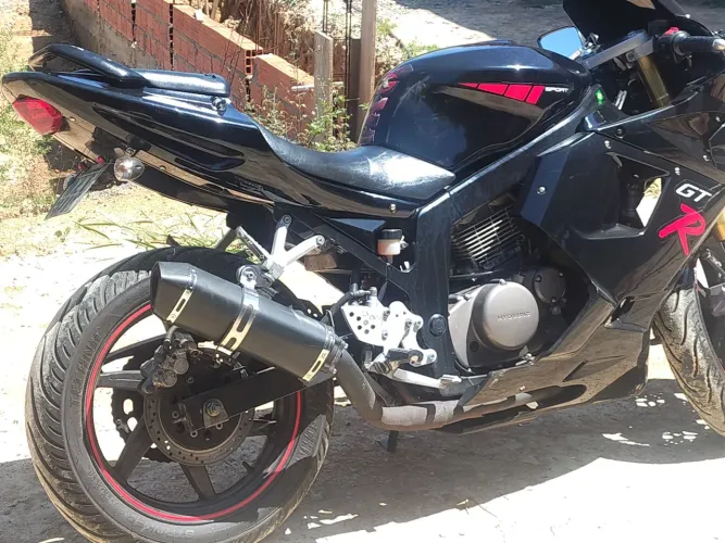 Moto boa baixo km pneus novos nada pra fazer