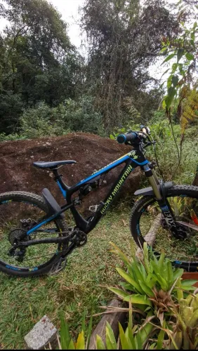 Bike Full suspension RockyMountain Fibra de carbono 27.5