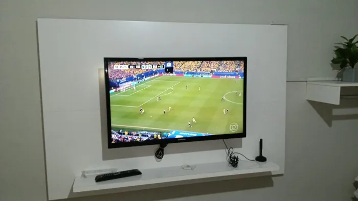 Painel de televisão mdf branco com prateleira