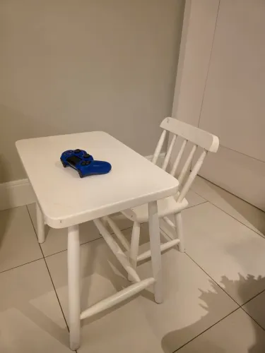 Cadeira e mesa infantil