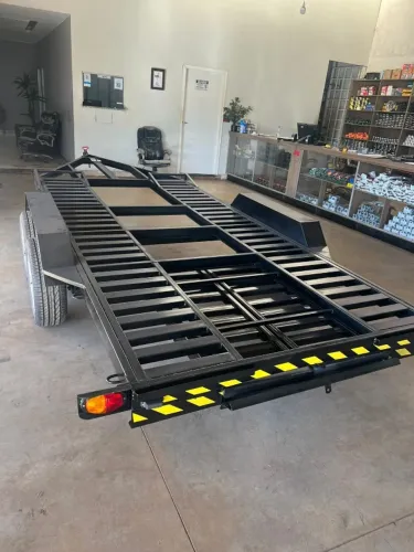 Carretinha Plataforma 4.00 x 1.90 Trucado para Transporte de Veículos - Reboque