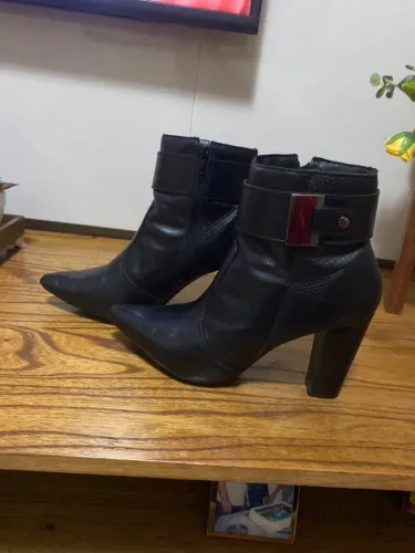 Bota em couro 35