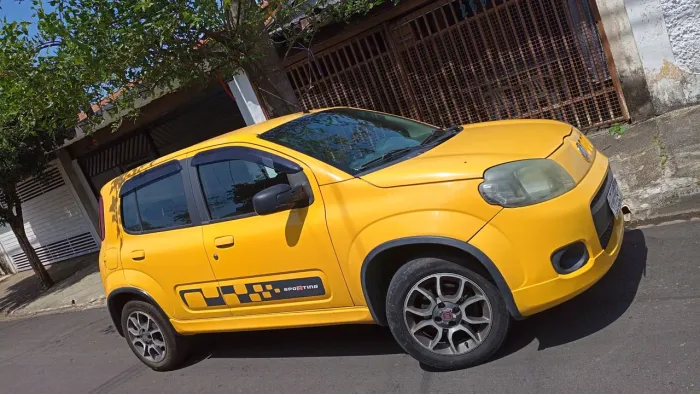 Fiat Uno Sporting 1.4 EVO Fire Flex 8V 4P 2012