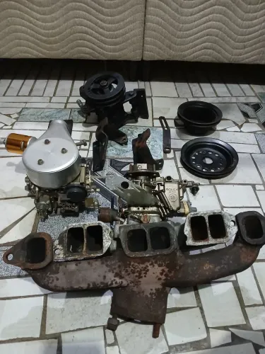 Peças de Opala 4cc e um Carburador 2E pacotão de peças / NÃO VENDO SEPARADOS