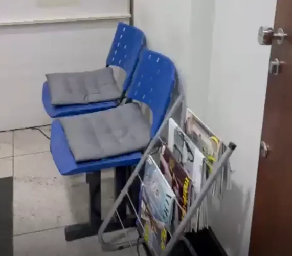 Vendo 3 cadeiras longarinas (recepção)