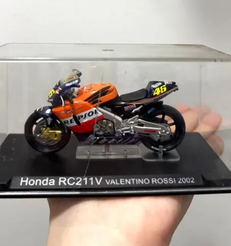 Miniatura moto Honda Rc211V Valentino Rossi 2002