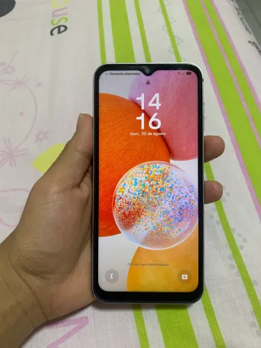 14 4g,nunca foi aberto,poucas marcas de uso