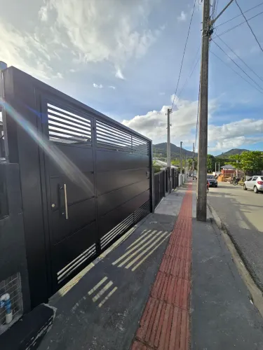 Portão basculante eletrônico 