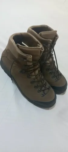 Vendo bota usada mesmo modelo utilizada pelo exercito Americano Kenetrek.
