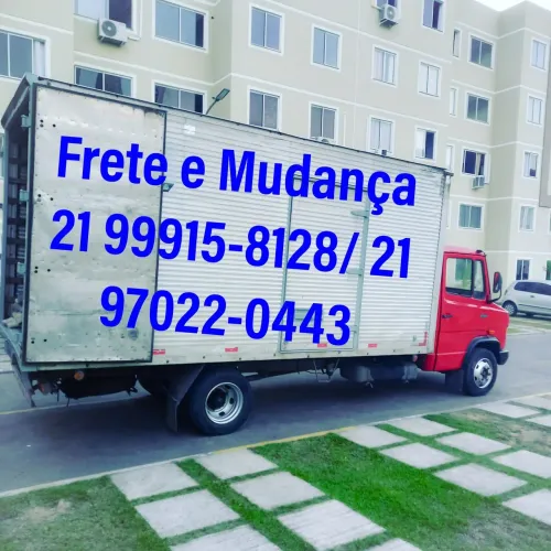 Frete e Mudanças caminhão baú de 5m. Temos ajudante e montador opcionais.