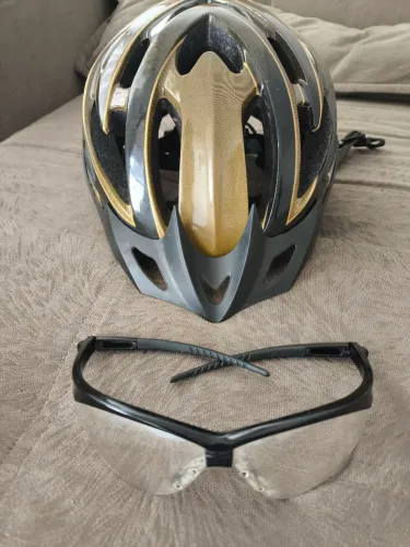 Capacete e óculos ciclismo
