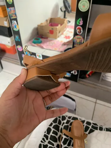 Salto com uma pequena avaria no salto