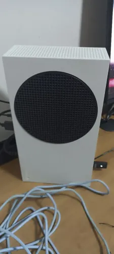 Xbox séries s com 2 anos de garantia + 2 controles + caixa + mochila