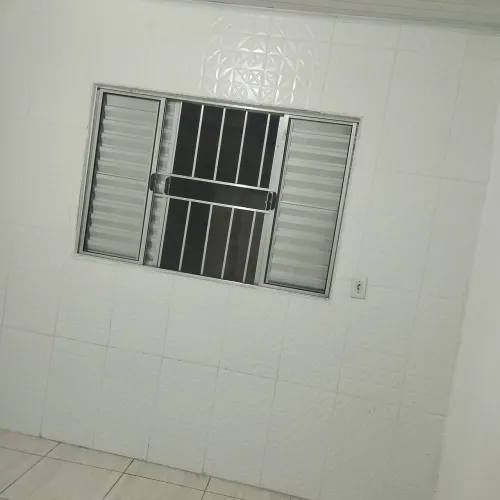 Alugo casa 2comodo 1.100