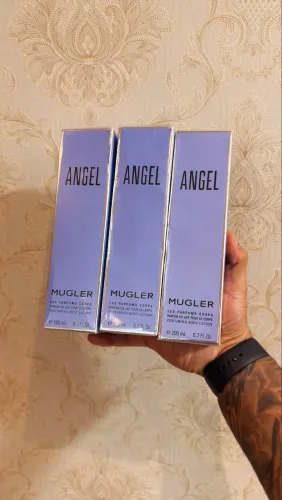 Creme Angel mugler
