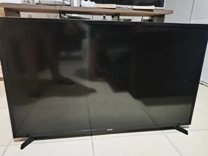 Samsung Smart TV 43" Full HD, modelo UN43T5300AG