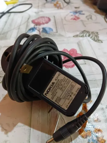 Carregador para celular Nokia antigo