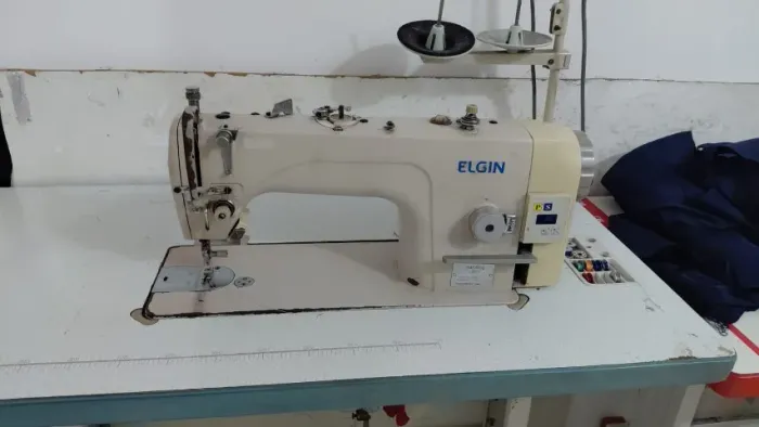 MÁQUINA INDUSTRIAL RETA SEMI NOVA 