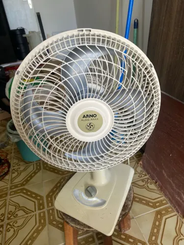 Ventilador arno do pequeno