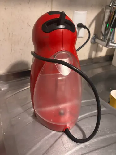 Cafeteira Doce Gusto Picollo vermelha