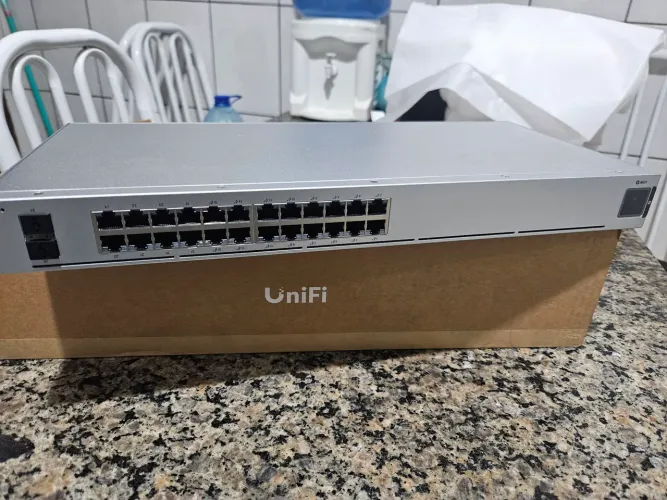 Switch Unifi 24-PoE Novo