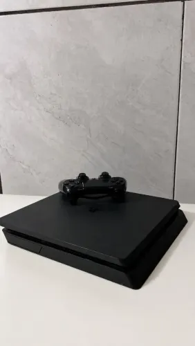 Playstation 4 Slim 1TB c/ 3 jogos