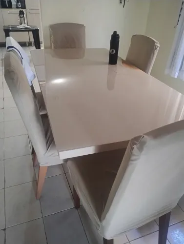 Vendo mesa 6 cadeiras de ótima qualidade 