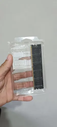 Memória RAM Kingston 16 GB DDR4 3200 MHz funcionando perfeitamente .
