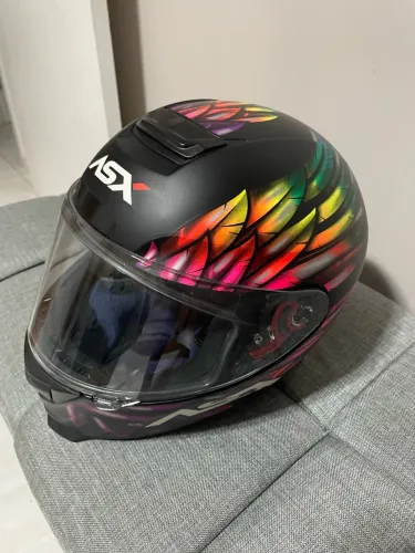 Capacete TAM 56 ASX preto fosco com detalhes coloridos 