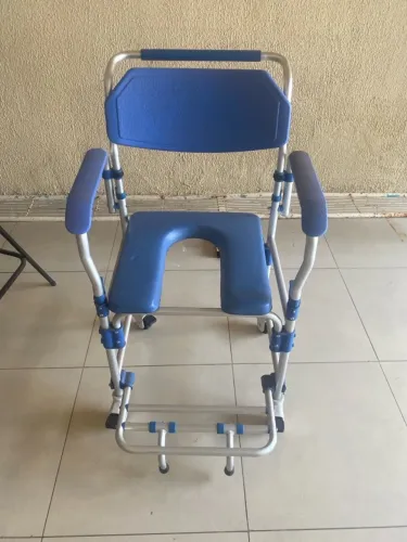 CADEIRA DE RODAS PARA BANHO 