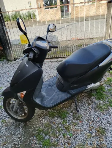 Honda lead