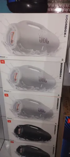 Vendo JBL boombox4 branca e preta lançamento lacrada zero bala Aparti de 2.599 reais