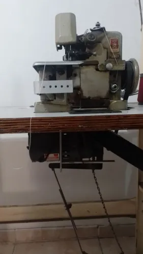 Maquina de costura orverlok