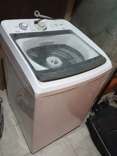 Maquinha de lavar 12 kilos com vazamento de água
