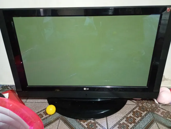 Vendo tv de plasma 42 polegadas! Ela liga. Mas está com mal contato no HDMI. 